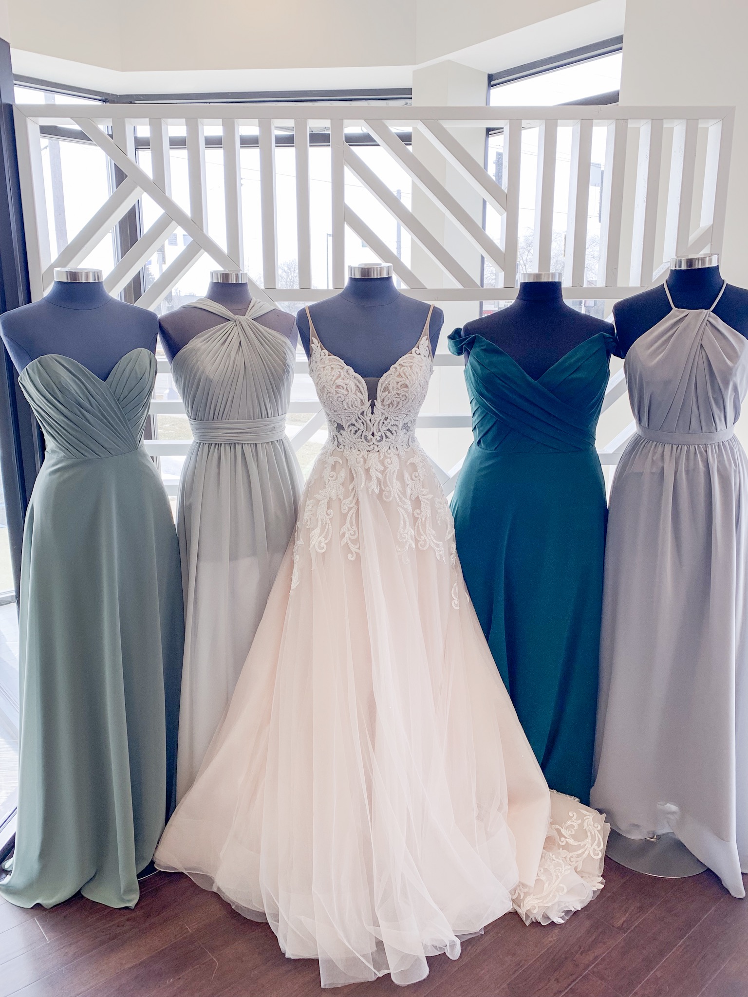 moscato wedding dress with bridesmaids