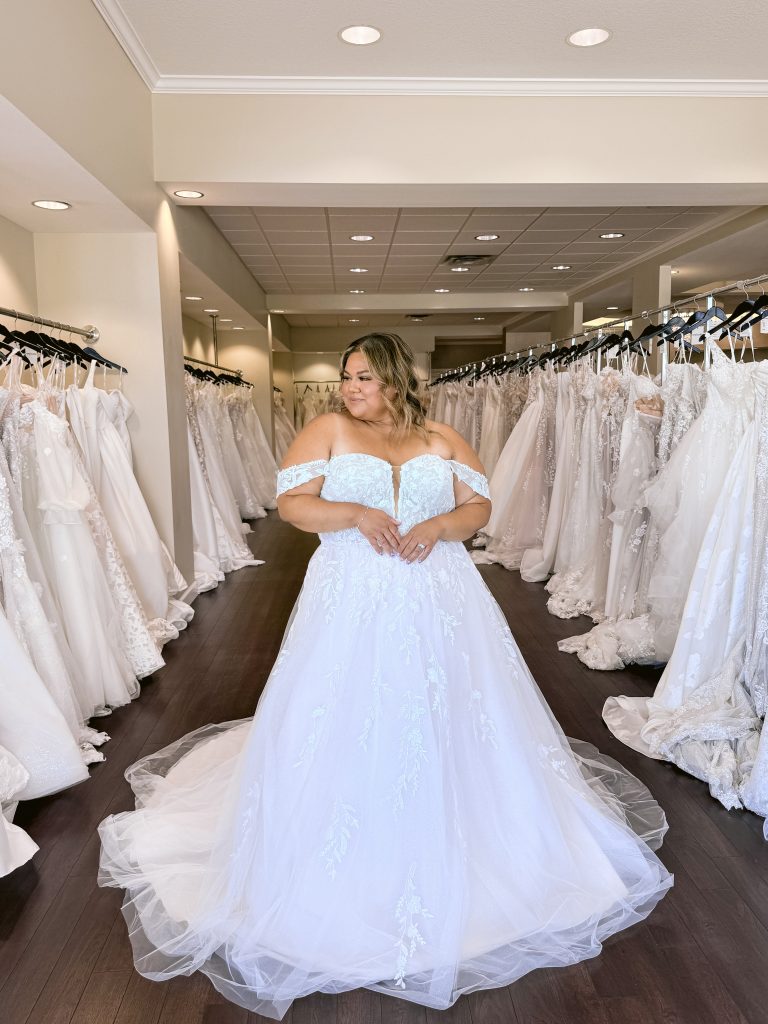 Wedding Dresses & Wedding Venues: Scarlet Oaks Estate in Findlay, OH